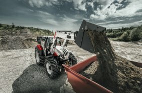 More choice for Steyr expert customers: Two transmissions and three feature packs