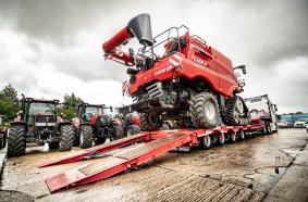 This semi low-loader has been specially developed for the transport of machines weighing up to approximately 47 tons.