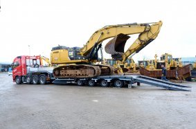 Even tracked excavators (max 47 tonnes) with a track width of up to 2,900mm and a track length of at least 5,000mm can be transported efficiently and safely.