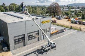 PALFINGER: Emission-free World Premiere at APEX 2023