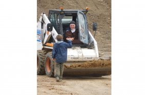 Sister Terezka quickly learnt to operate the Bobcat 773 loader <br> Image source: DOOSAN BOBCAT EMEA