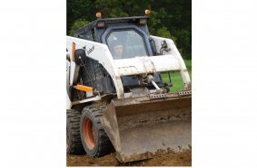 Sister Sára also operates the Bobcat loader <br> Image source: DOOSAN BOBCAT EMEA