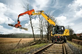 At the iaf, Zeppelin presents the Cat M323 rail-road excavator with a different drive concept.