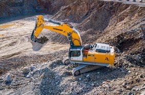 The Colas R 992 crawler excavator is specially equipped for the client’s application.