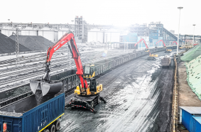 Powerful engine and long reach – the new SANY material handlers really get things done.