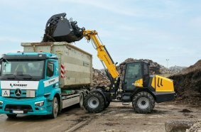 The new telescopic wheel loader 8620 T-3 at work in a recycling facility: The new, comfortable cab and the innovative assistance systems ensure greater efficiency for daily use.