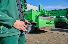 Thanks to the optional unloadable counterweight, the transport weight is reduced by around 10 tons at the push of a button. 