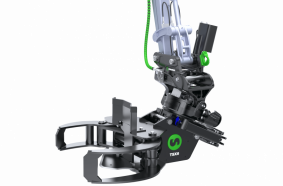 Steelwrist X07 tiltrotator and TSX6 tree shear with SQ40 interface tilted on excavator
