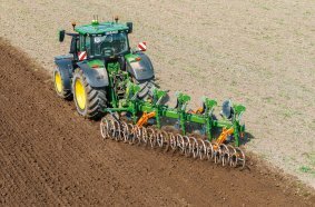 The cooperation with VSS Machinebouw B.V. expands further the range of different reconsolidation options for AMAZONE ploughs.