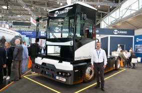 Important showcase event for KAMAG PT: terminal tractor impresses with enormous user value