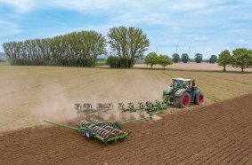 On land ploughing with the new AMAZONE Tyrok 400 Onland semi-mounted reversible plough.