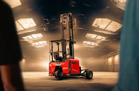 PALFINGER premieres new middle-seat truck-mounted forklift at bauma 2025