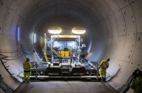 Perfect for projects involving tunnels: the powerful, low-emission Vögele SUPER 2100-3i paver played to its strengths in the Albvorland Tunnel.