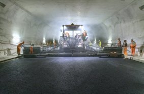 Paving in the widest tunnel in Switzerland: successful large-scale project with Vögele’s machine technology and WITOS Paving Plus process optimisation solution 