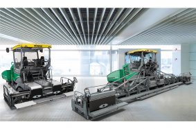 Extending screed (left) and fixed-width screed (right) from Vögele: the company supplies these key technical components of SUPER road pavers in twelve different variants.