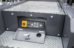 The new Paver Access Control (PAC) function ensures quicker, safer commissioning of the Dash 5 pavers and is controlled from the new extending screeds.