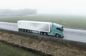 Volvo’s new electric truck has a range of up to 600 kilometers and its batteries can be charged in 40 minutes.