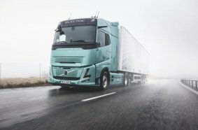 Volvo’s new electric truck has a range of up to 600 kilometers and its batteries can be charged in 40 minutes.