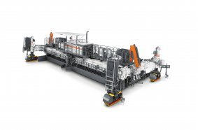 The SP 124(i) inset slipform paver is suitable for the cost-effective concrete paving of larger areas with widths between 4.5 and 12.0 metres and precise insertion of tie bars and dowel bars with the new chain-feed dowel bar inserter. 