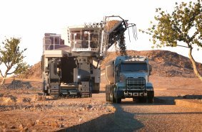 Swivel-mounted on the front chassis column, the air-conditioned and soundproofed operator’s cabin of the 260 SX(i) features all-round glazing and provides a productive working environment with a low risk of fatigue.