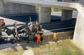 The Wirtgen SP 33 can pave a