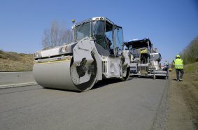 The consolidation of the base layer, the surface layer and the binder course was carried out by rollers from Hamm.