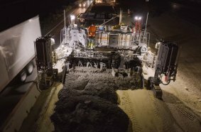 Even in confined spaces, the SP 94i slipform paver enables the highest paving quality.