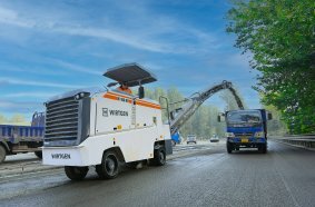 The Wirtgen small milling machine W 100 HR enables the cost-efficient realisation of milling projects with high precision.