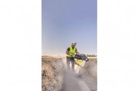 BT 60 e: Bomag battery-powered tamper in trench construction