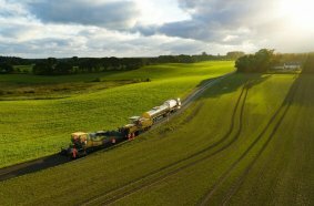  The cold recycling train deployed as a Wirtgen Group production system rehabilitated the Sinding Hedevej near Silkeborg in a single pass.