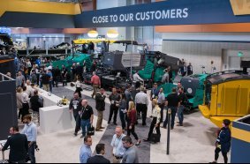 Vögele presented a range of high-performance pavers of all sizes – ranging from the smallest road paver, the SUPER 700i and the SUPER 1800-3i SprayJet paver to the 10-foot class SUPER 2000-3i.