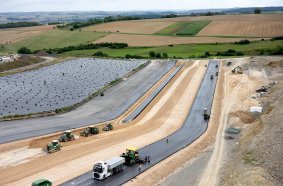 A Wirtgen Group machine train on a landfill construction pro-ject in the Kassel District of Germany <br> Image source: WIRTGEN GROUP