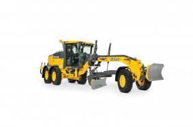 John Deere 622GP motor grader <br> Image source: WIRTGEN GROUP