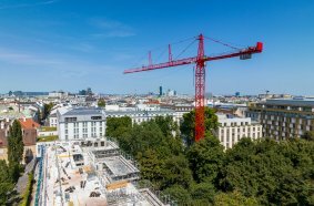 With a 7.0-ton tip load capacity and an 80-meter jib, the WOLFF 8060.25 Cross is currently Austria's most powerful construction crane.