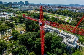 A WOLFF crane in the botanical garden – Restructuring the Eu- ropean Patent Office in Vienna using Austria’s most powerful crane