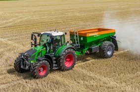 The ZG-TX combines versatile technology with precise application. The specification levels range from the simple lime spreader to a fully equipped combi spreader for the flexible application of mineral fertiliser and lime through only one machine.