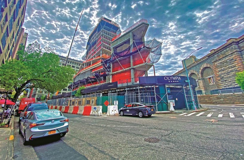 Convex Mixed‐Use Building Rises Next to The Brooklyn Bridge<br>IMAGE SOURCE: Anmopyc, ULMA