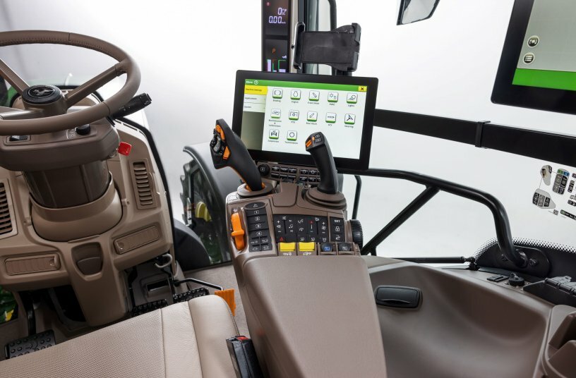 6R Series with the new G5Plus CommandCenter(<br>IMAGE SOURCE: John Deere Walldorf GmbH & Co. KG