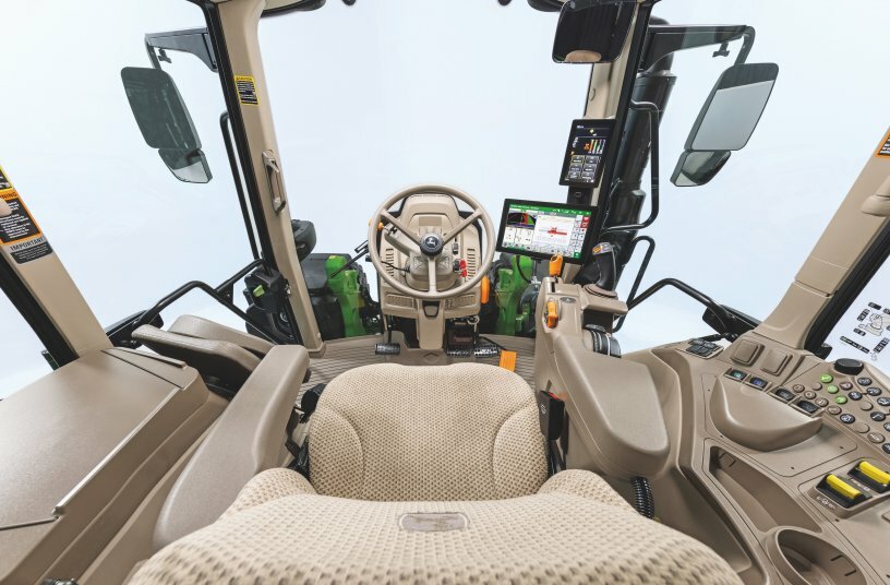 New 6M tractor series - powerful, fast, intuitive<br>IMAGE SOURCE: John Deere Walldorf GmbH & Co. KG