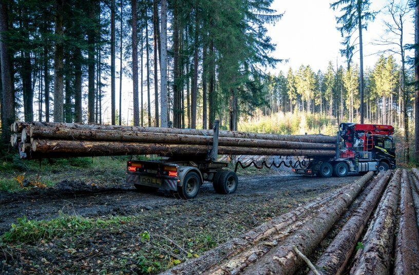 DOLL Langholzzug bei Holztransporte Neuhauser im Allgäu, Bildquelle DOLL TimTech<br>BILDQUELLE: DOLL Fahrzeugbau GmbH
