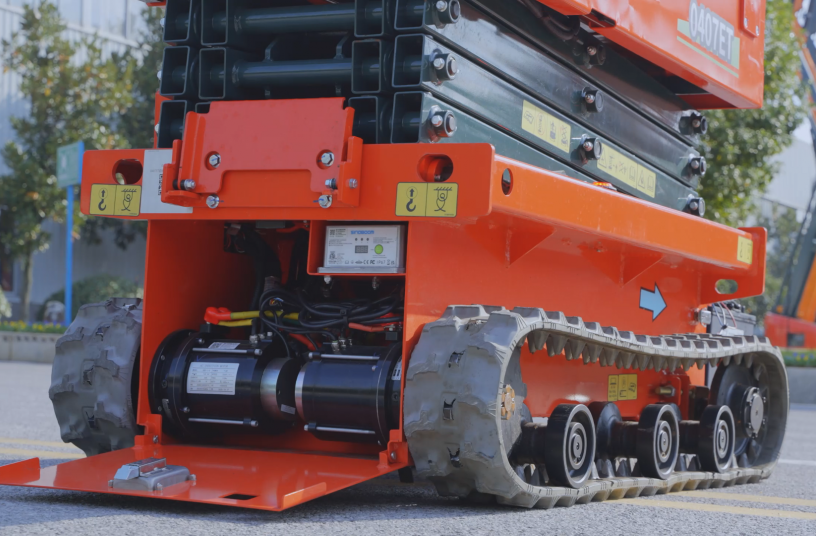 Sinoboom launches all-electric and oil-free crawler mini-scissor lift 0407ET<br>IMAGE SOURCE: Sinoboom
