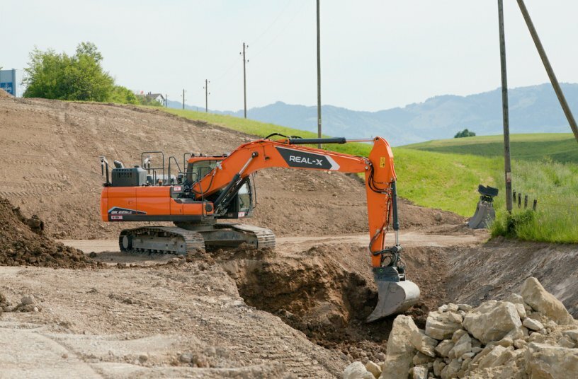 Develon Reaches New Milestone in Autonomous Earthmoving<br>IMAGE SOURCE: DEVELON