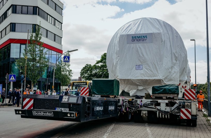 Reduced noise and emissions: successful premiere in Berlin<br>IMAGE SOURCE: Goldhofer AG