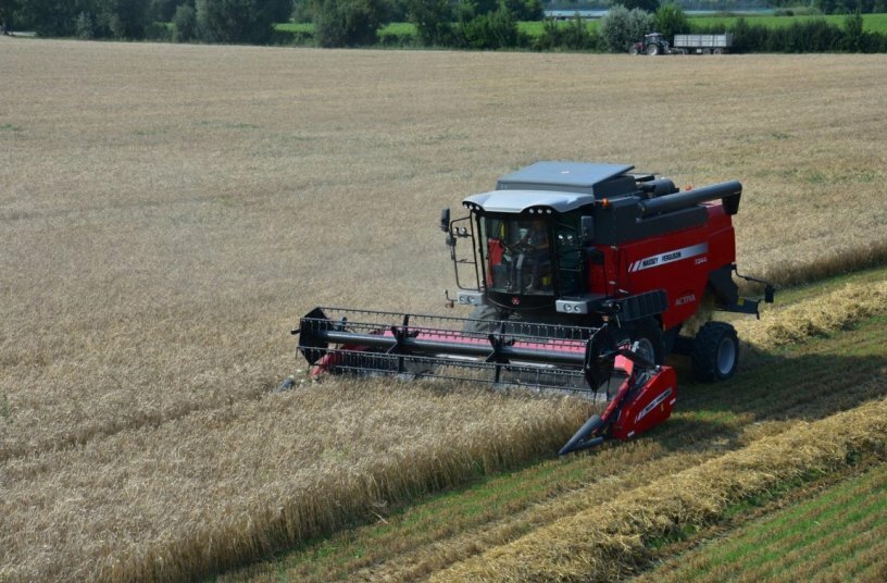 Massey Ferguson MF ACTIVA 7344<br>IMAGE SOURCE: Massey Ferguson