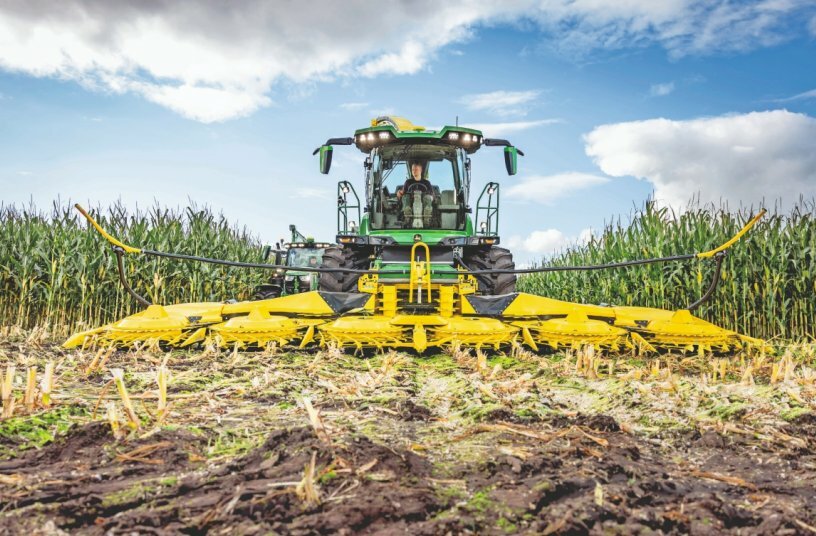 John Deere F8|F9 Forage Harvesters Feature New 400Pro Multicrop Header from Kemper<br>IMAGE SOURCE: John Deere Walldorf GmbH & Co. KG
