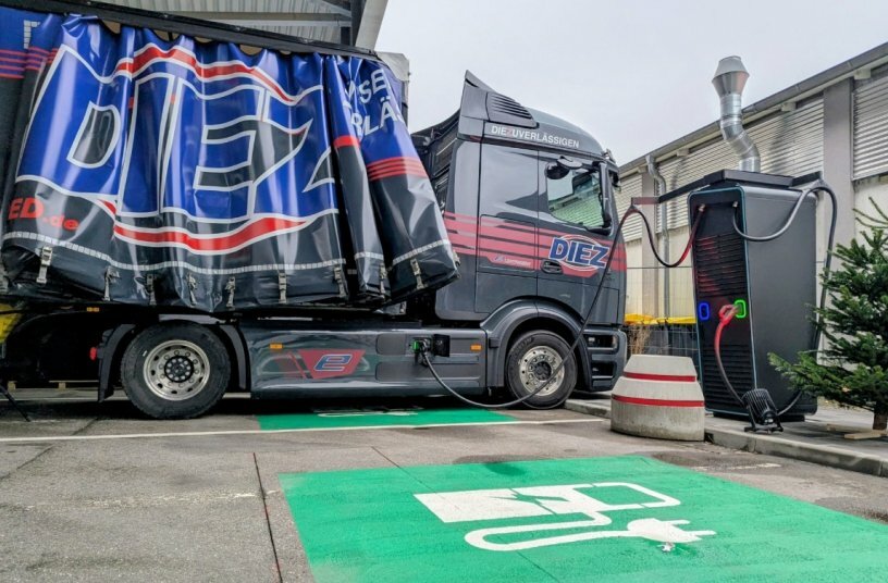 Daimler Truck baut halböffentliches Ladenetzwerk für Lkw auf – erste Pilotkunden erfolgreich gestartet<br>BILDQUELLE: Daimler Truck AG