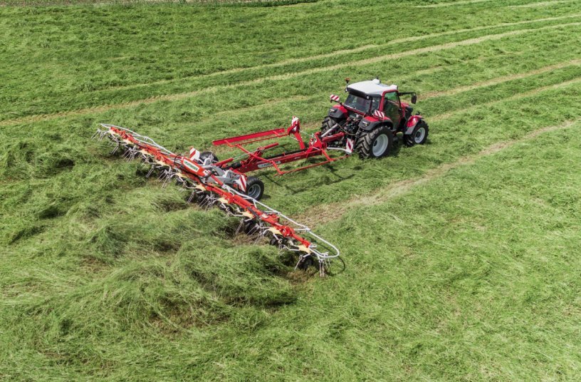 The new HIT HT 11100 shows the full breadth of its strengths<br>IMAGE SOURCE: PÖTTINGER Landtechnik GmbH 