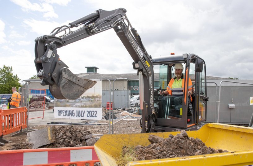 The ECR25 Electric hard at work.<br>IMAGE SOURCE: Volvo CE