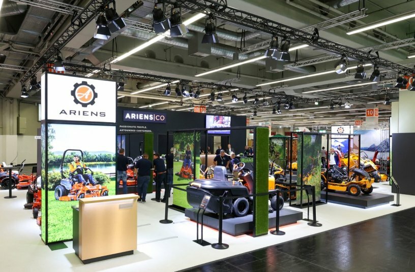 Die Besucher der GaLaBau können sich auf dem Stand der AriensCo 9 420 in Halle 9 auf zahlreiche Neuheiten von AS-Motor und Ariens freuen. Auf den Fotos ist der Stand der Ariens Company bei der GaLaBau 2022 zu sehen.<br>BILDQUELLE: AriensCo GmbH