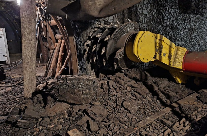 Technological developments have made it possible to work faster and more efficiently. In the early days of mining, miners advanced at a rate of approximately 2 meters per shift.<br>IMAGE SOURCE: LECTURA GmbH